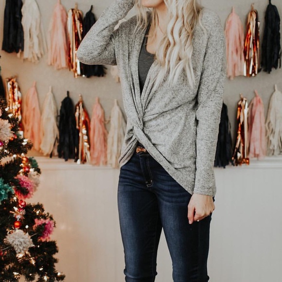 Twist knot long sleeve reversible top - Picture 6 of 8